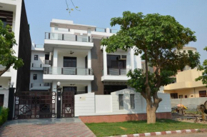 Отель The Abodes Guest house  Greater Noida